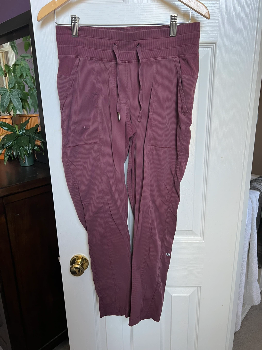 Lululemon  dance studio Pants, Burgundy, Size 8