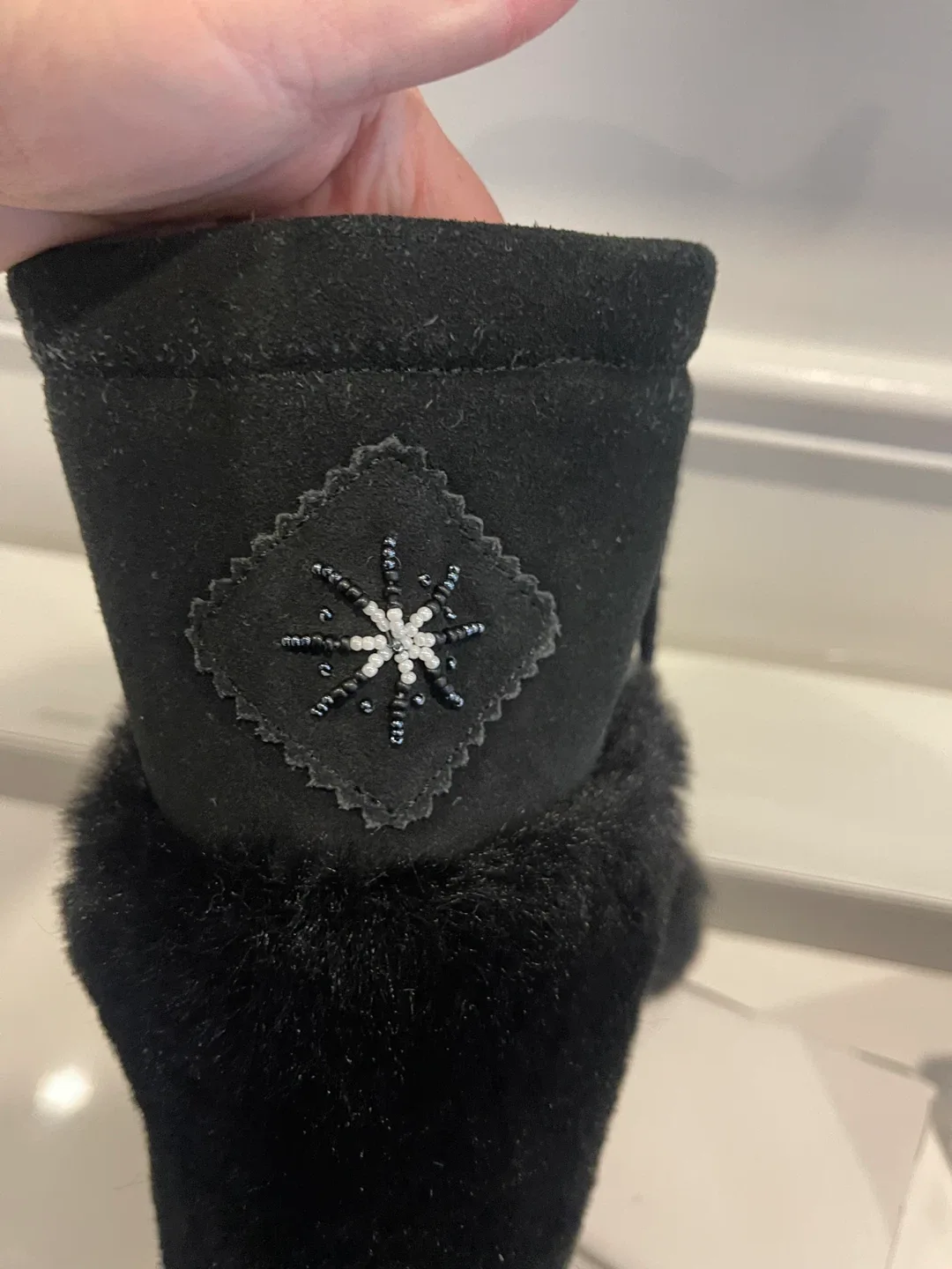 Size 4 Moccasin girls boots excellent condition image indicator(8)