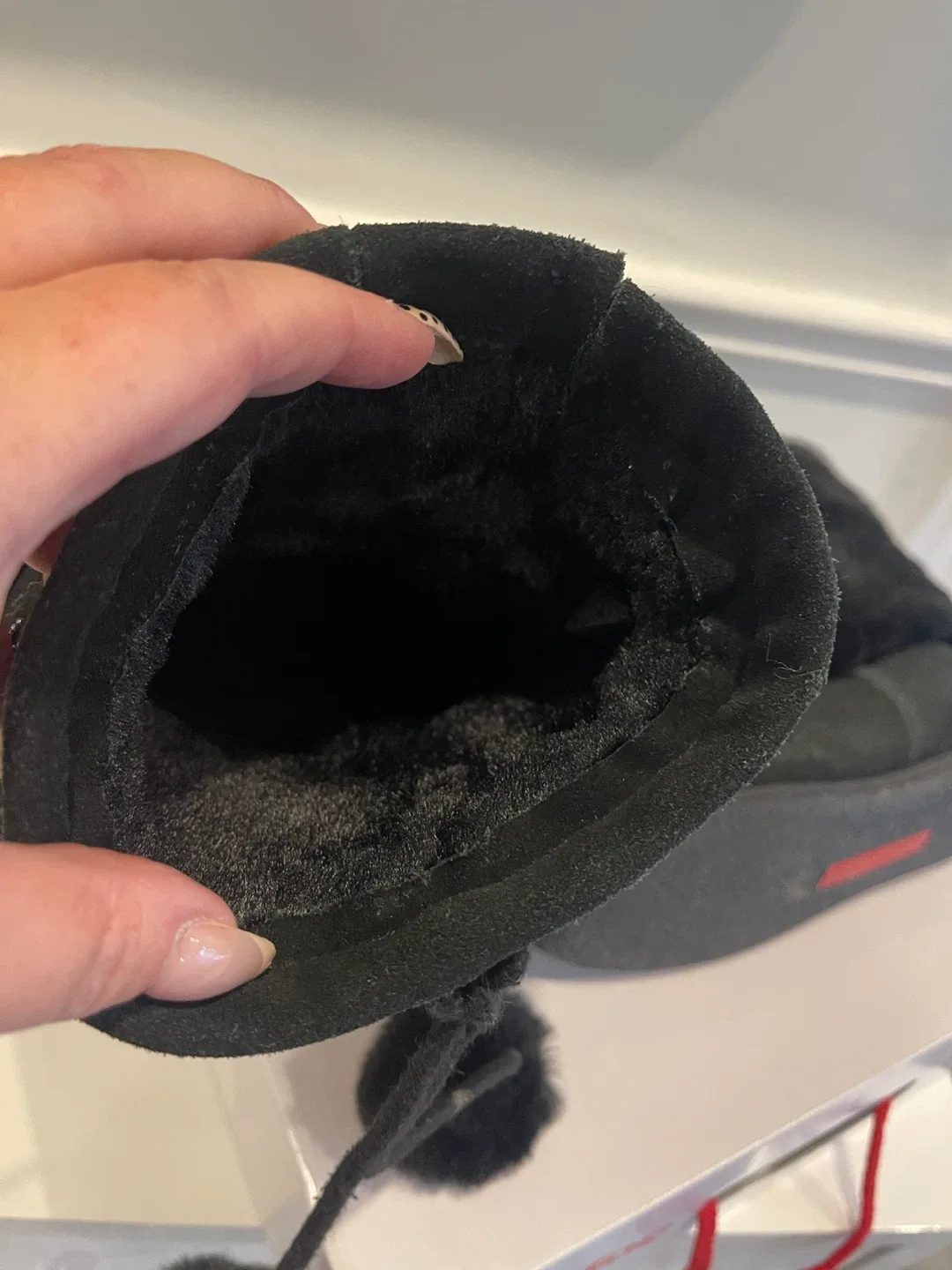 Size 4 Moccasin girls boots excellent condition image indicator(7)