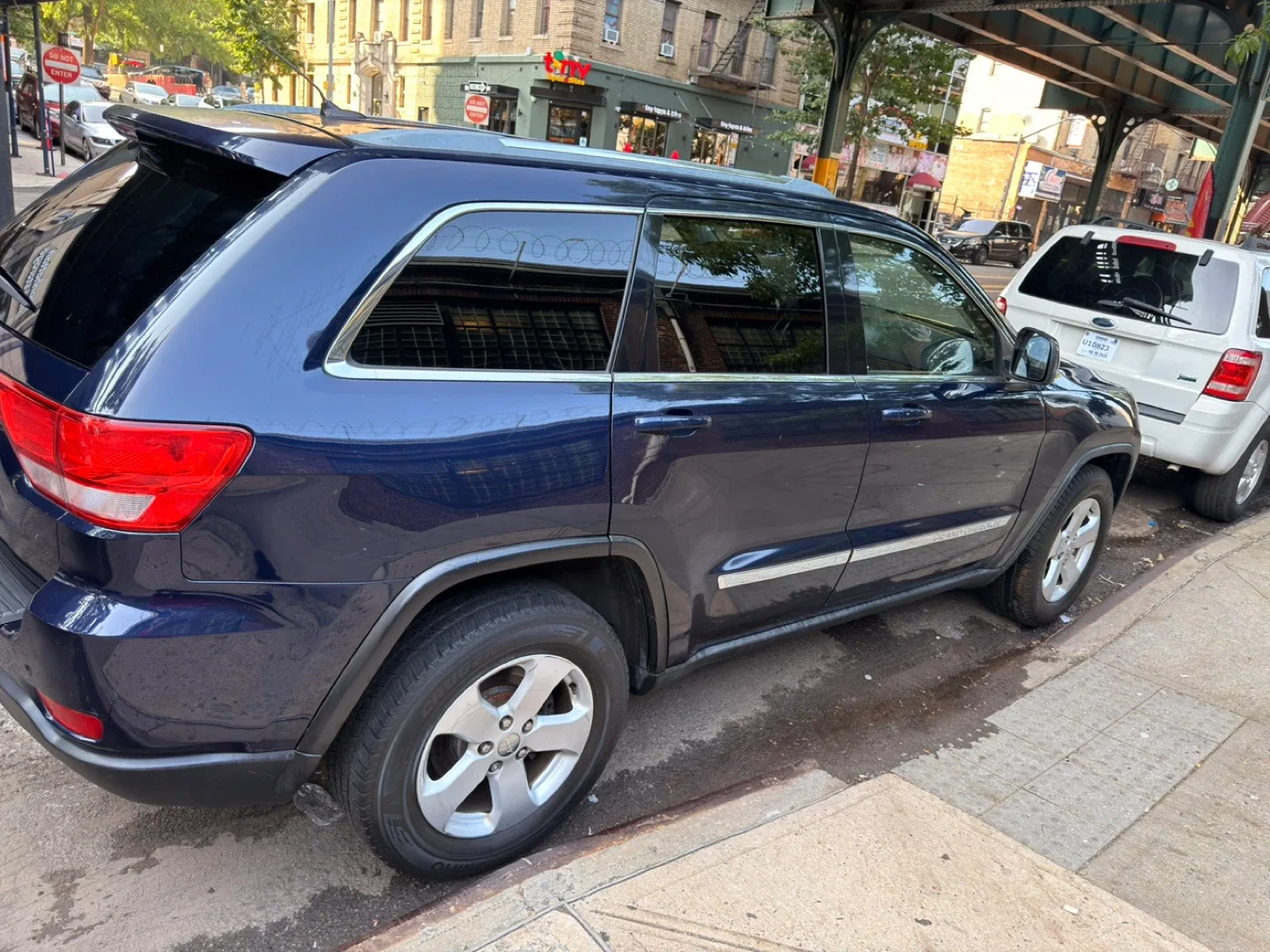 2012 Jeep Grand Cherokee 4X4 LAREDO image indicator(10)