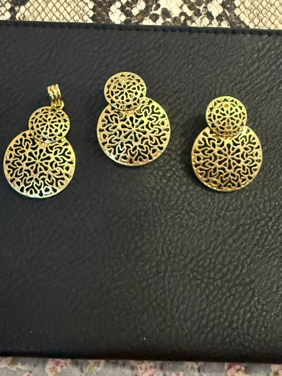 Gold Coloured Earrings and Pendant Set thumbnail