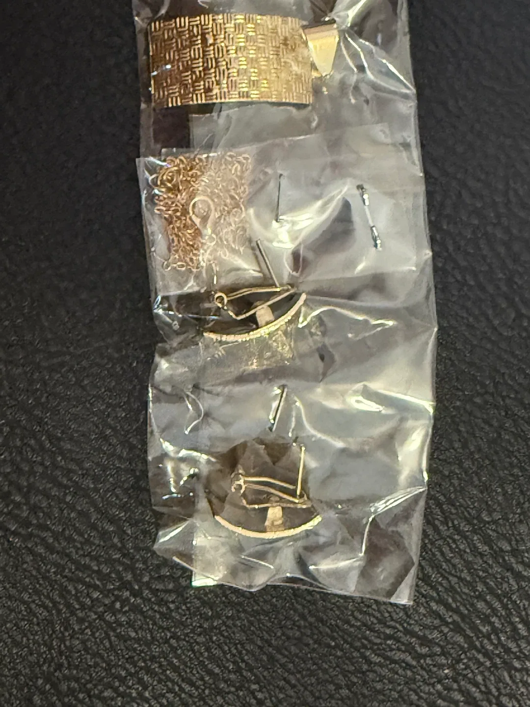 Assorted gold tone jewelry set thumbnail