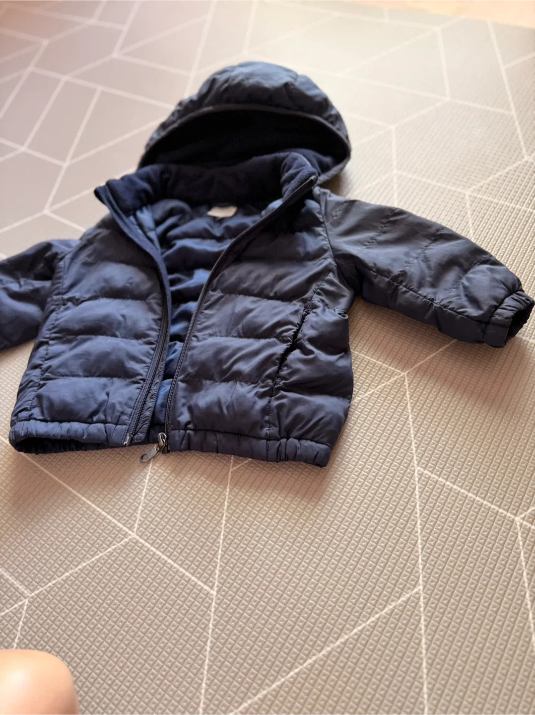 Uniqlo Baby Padded Jacket - 12-18 Months image indicator(5)