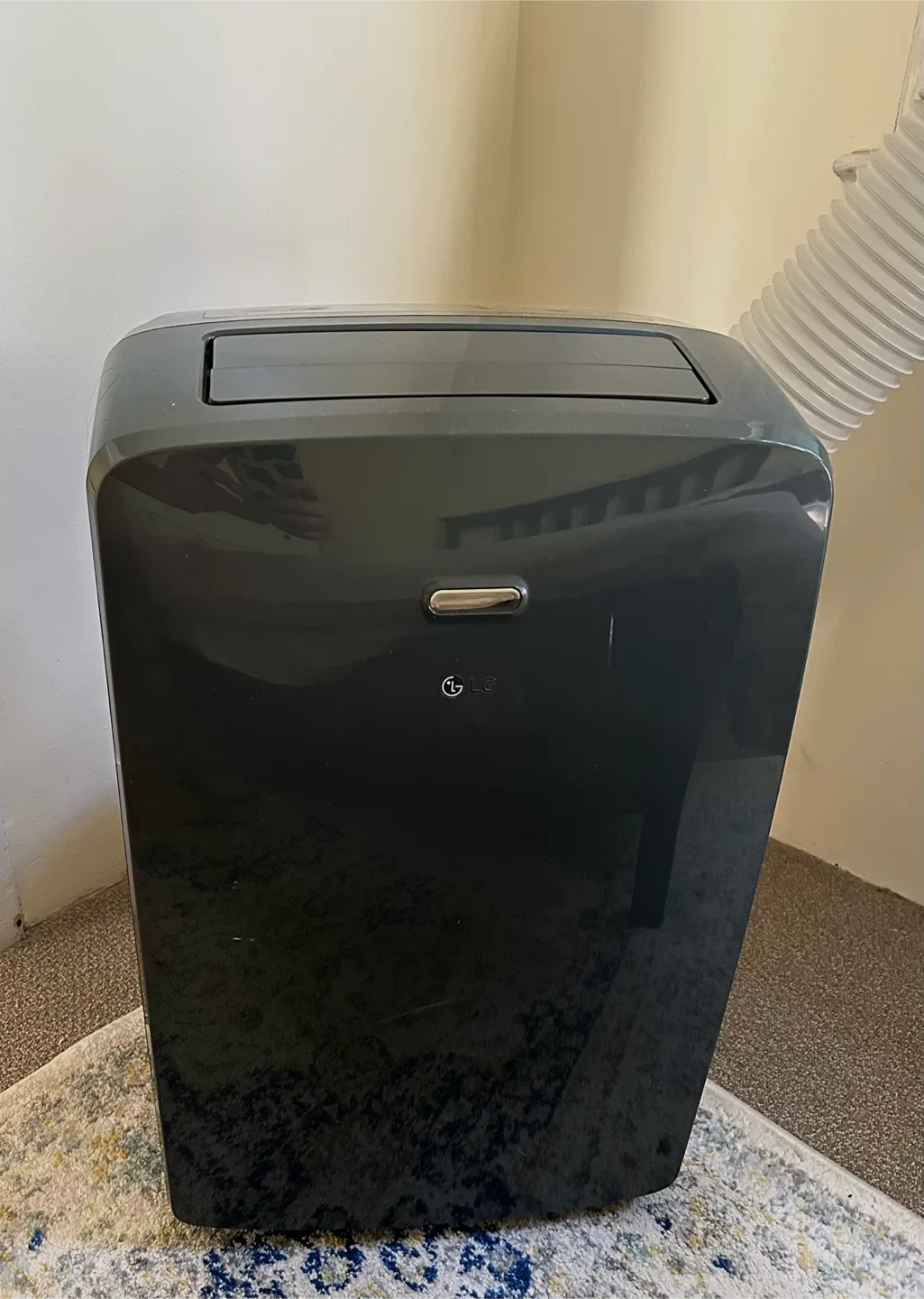 LG Portable Air Conditioner thumbnail