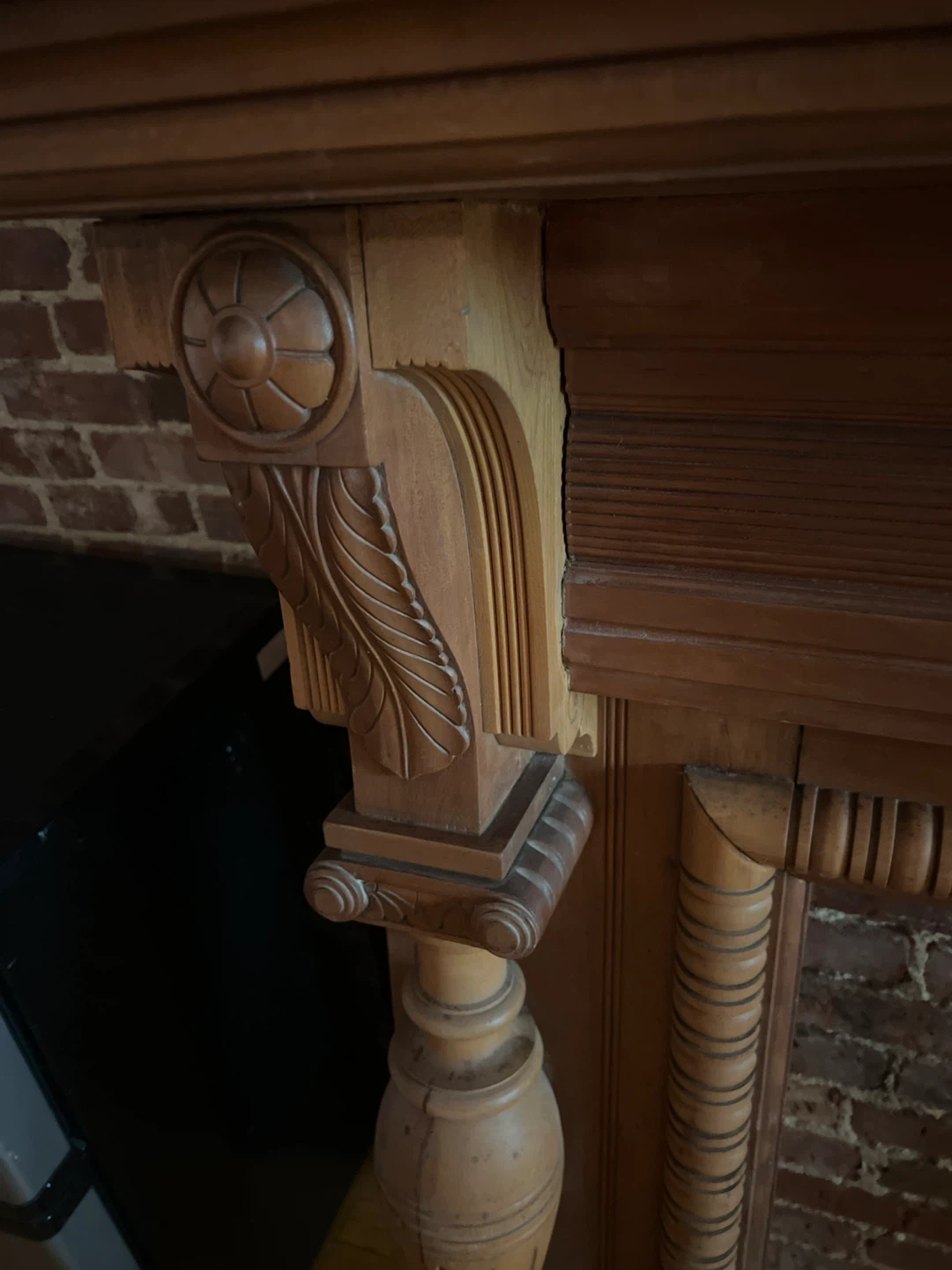 Fireplace mantel - photo 4
