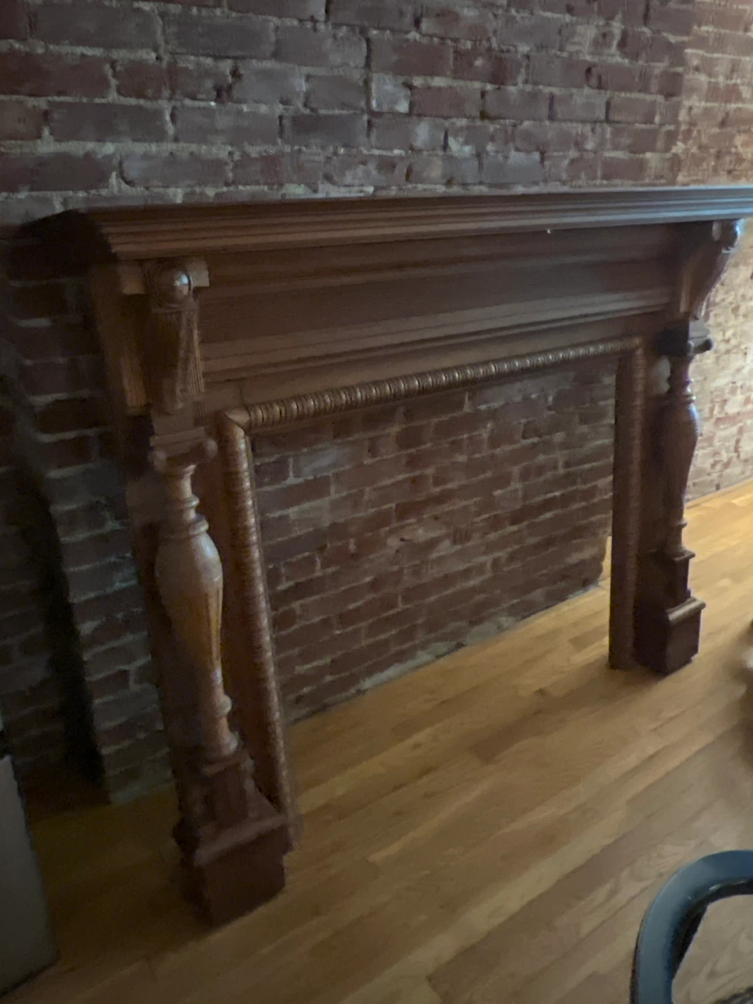 Fireplace mantel