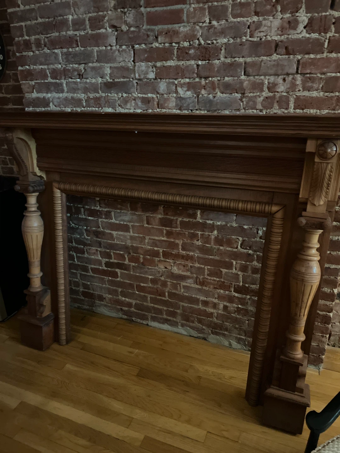 Fireplace mantel - photo 2