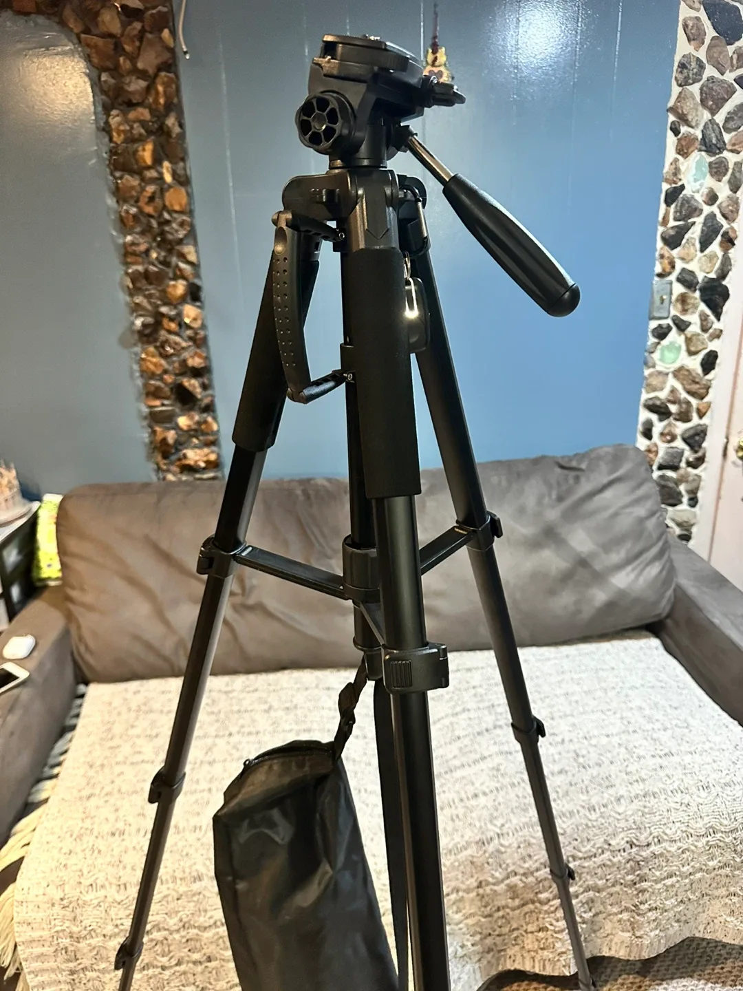 JOILCAN Camera Tripod 72-Inch Aluminum image indicator(5)