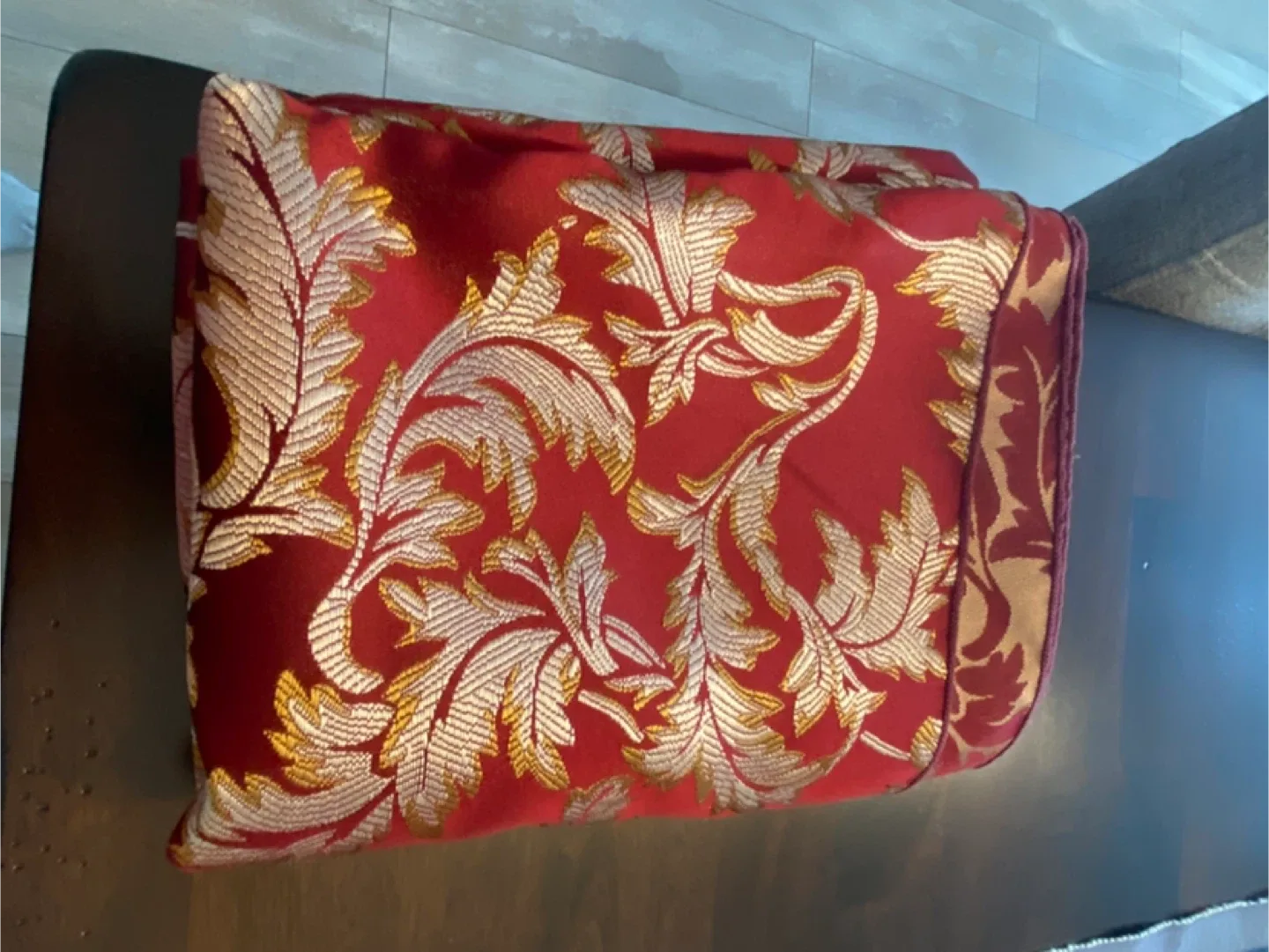 Burgundy & Gold Tablecloth image indicator(2)