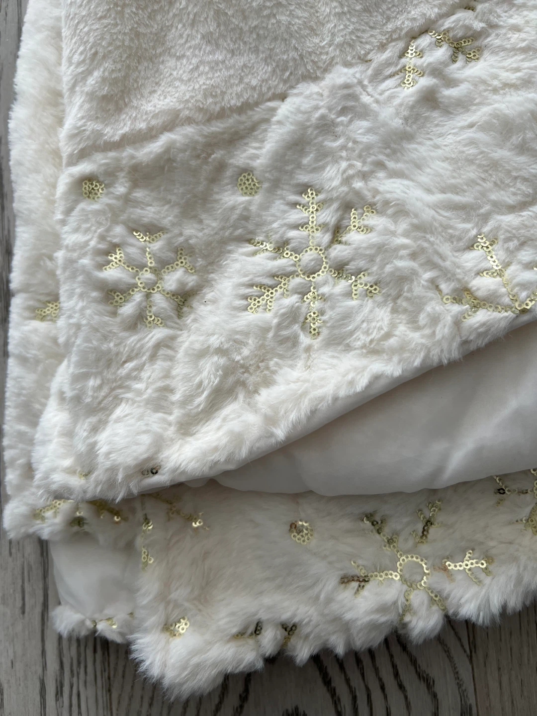Christmas Cream Faux Fur Tree Skirt - photo 5