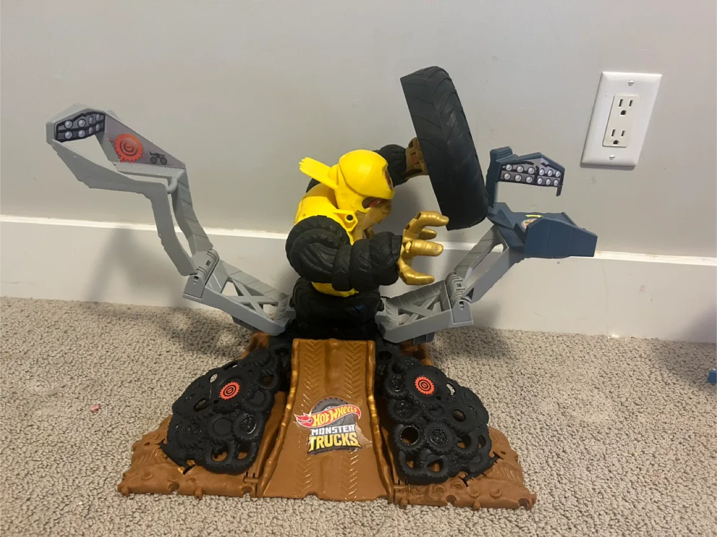 Hot Wheels Monster Trucks Arena Smashers Playset image indicator(2)