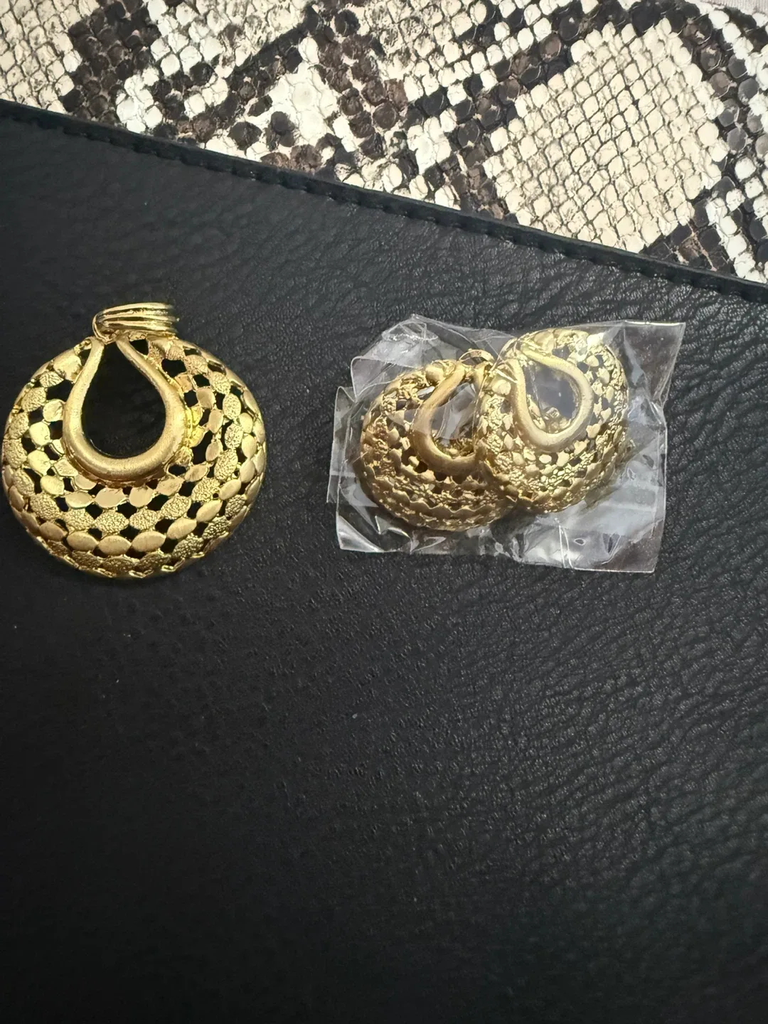 Gold Tone Earrings and Pendant Set thumbnail