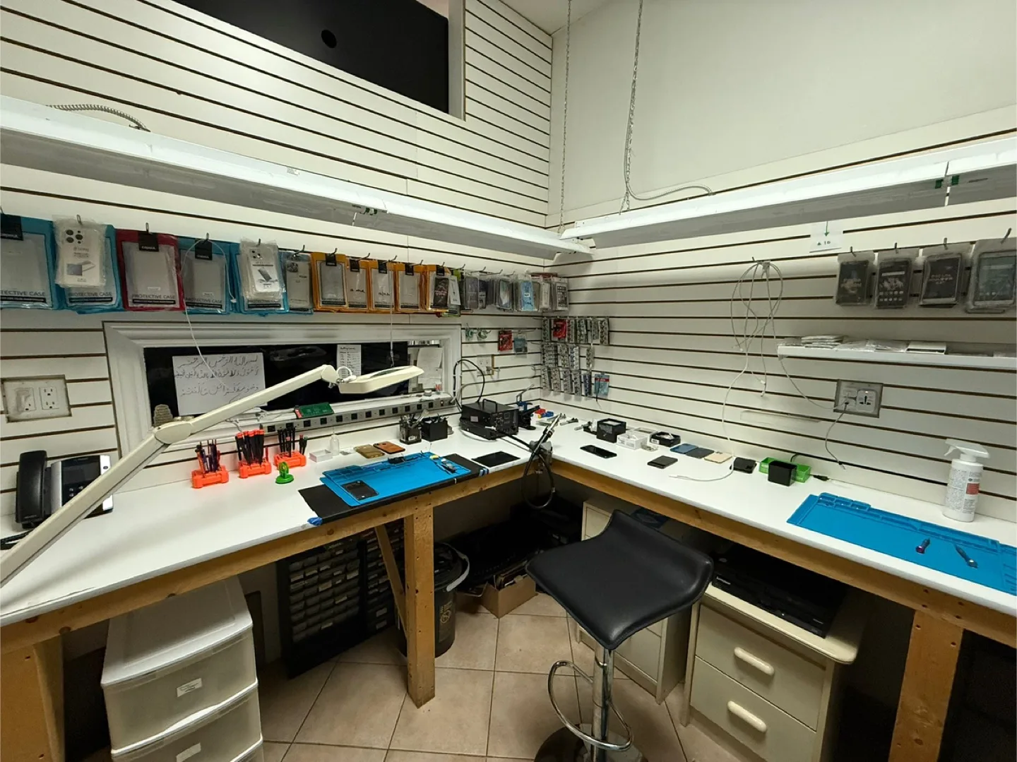 Cell Phones & Electronics Shop For Sale image indicator(6)