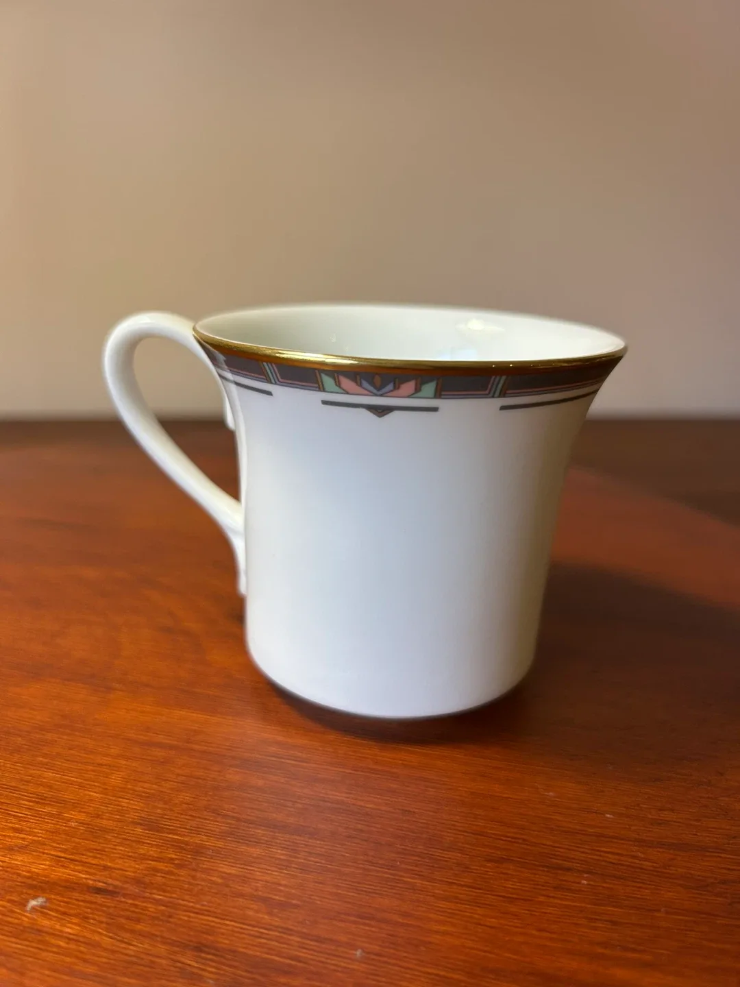 Vintage Royal Doulton Tea Cups & Saucers - Set of 2 image indicator(3)