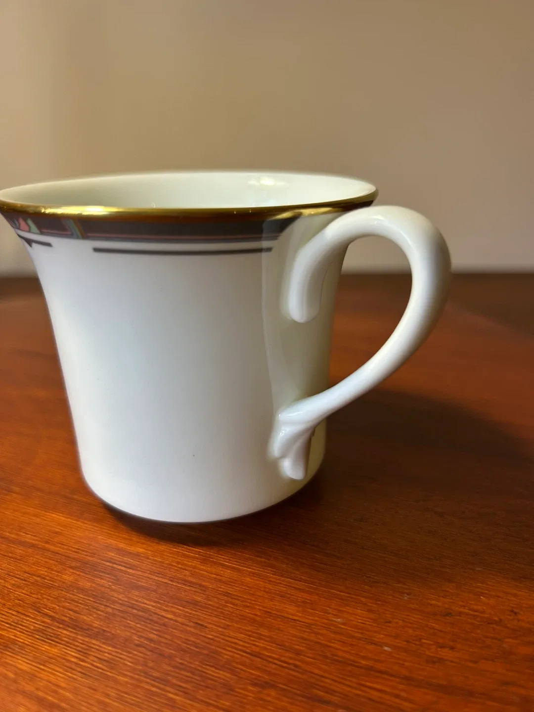 Vintage Royal Doulton Tea Cups & Saucers - Set of 2 image indicator(2)