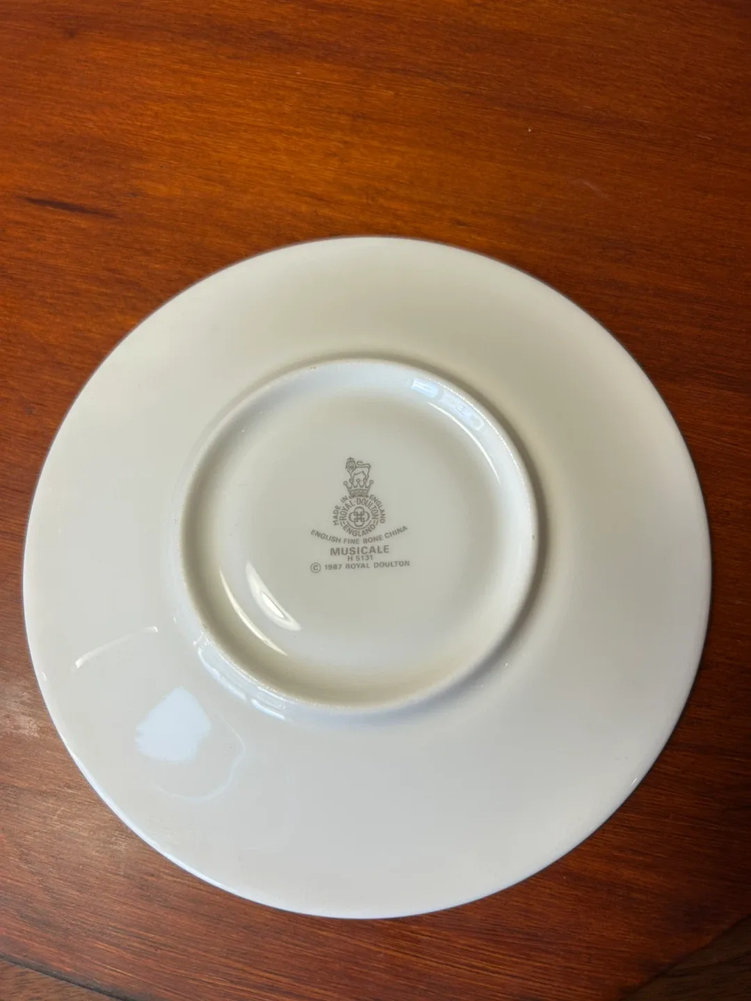 Vintage Royal Doulton Tea Cups & Saucers - Set of 2 image indicator(5)