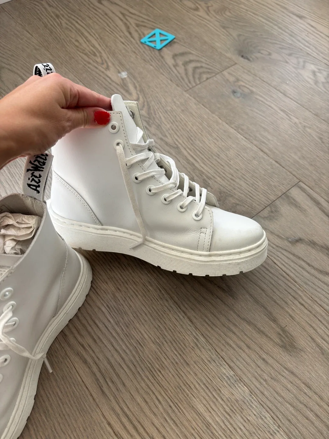 Dr. Martens White Leather Boots image indicator(7)