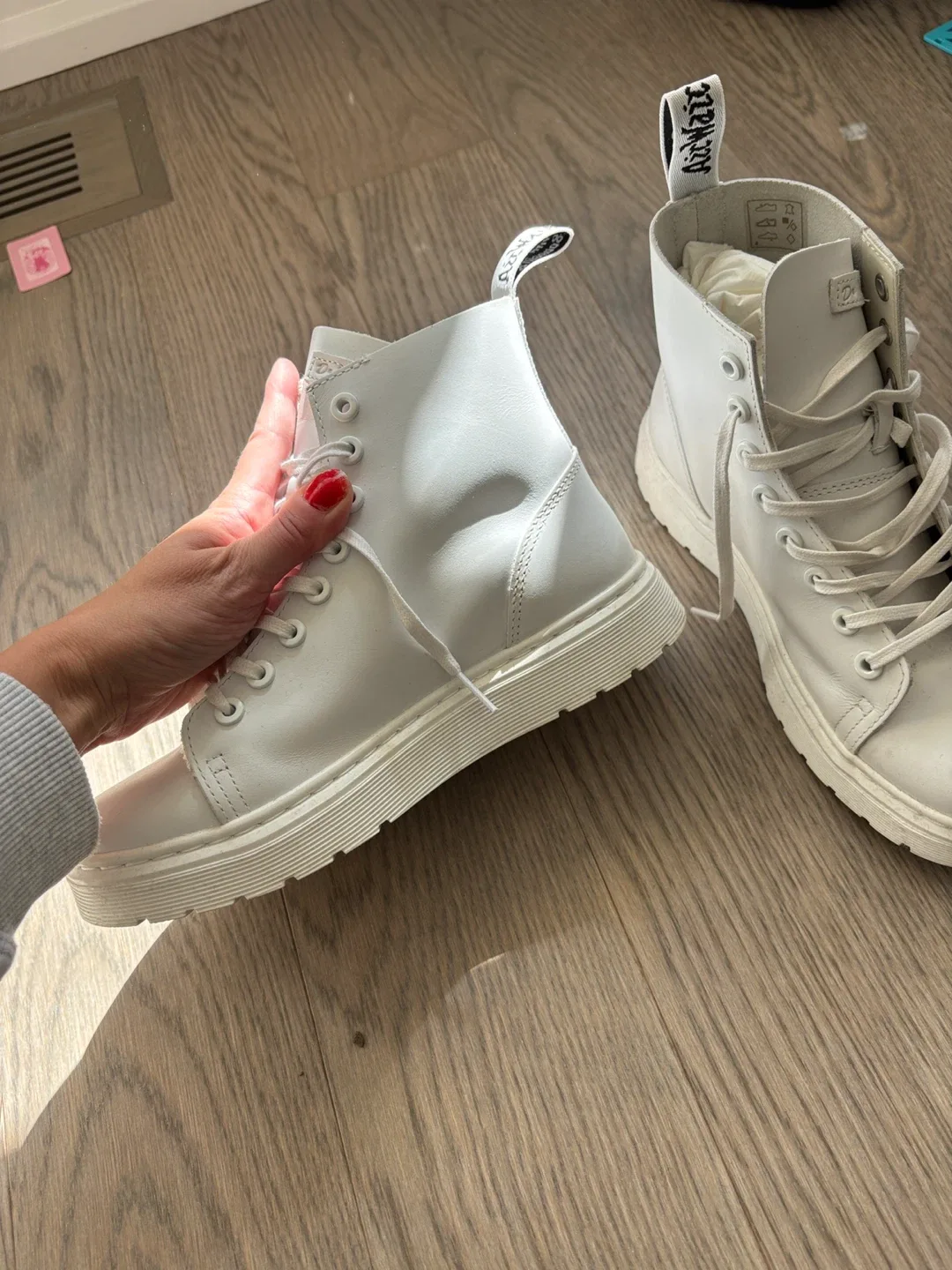 Dr. Martens White Leather Boots image indicator(6)