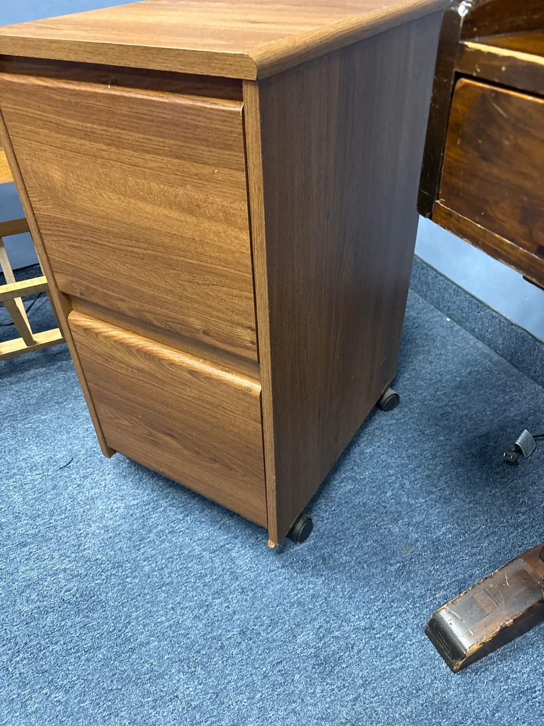 Wood 2-Drawer Rolling File Cabinet image indicator(2)