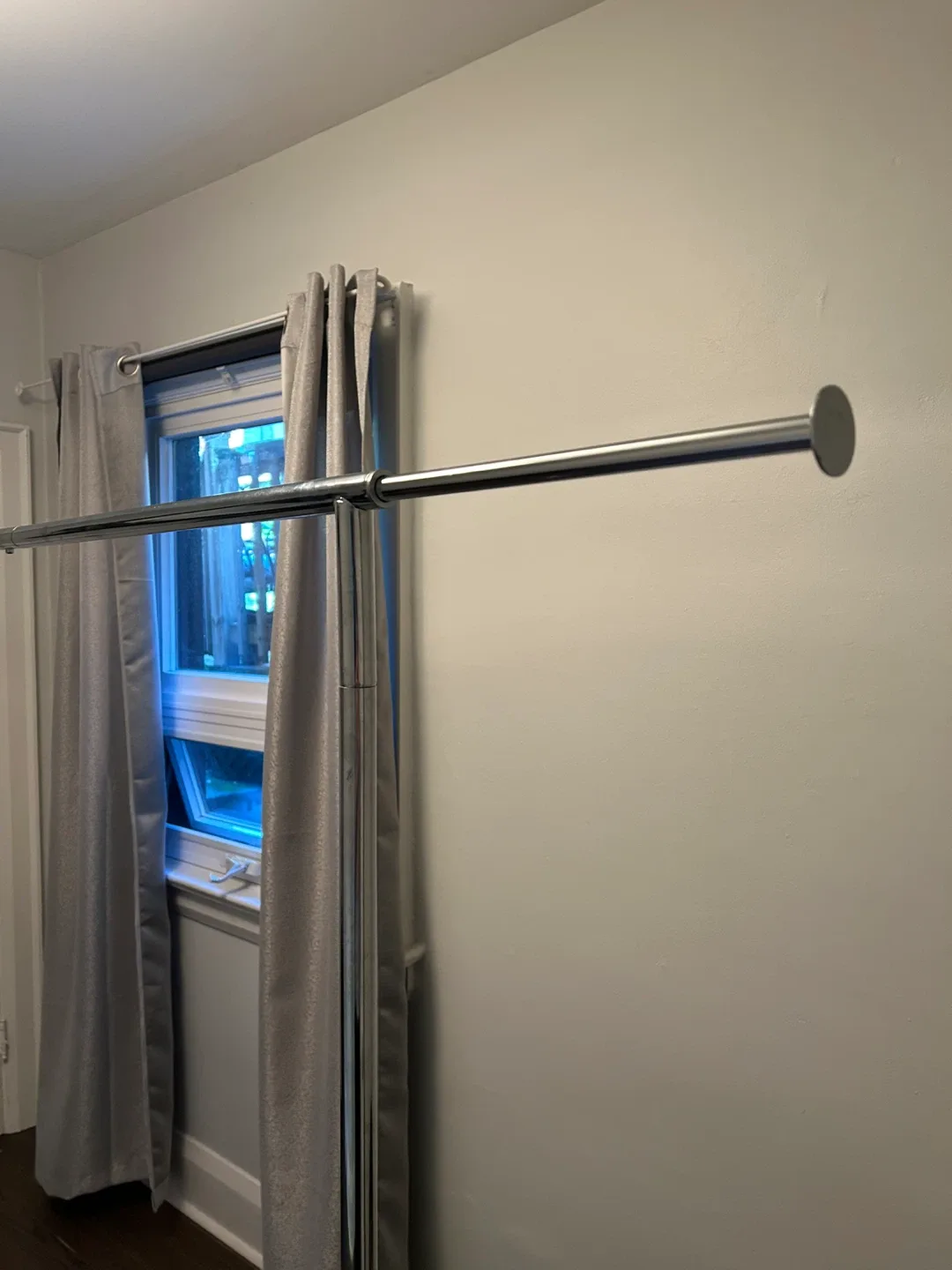 Adjustable Rolling Garment Rack image indicator(3)