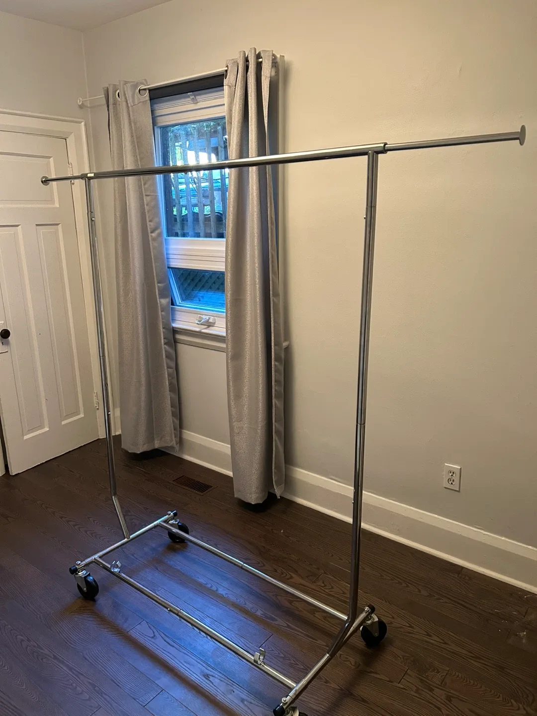 Adjustable Rolling Garment Rack image indicator(4)