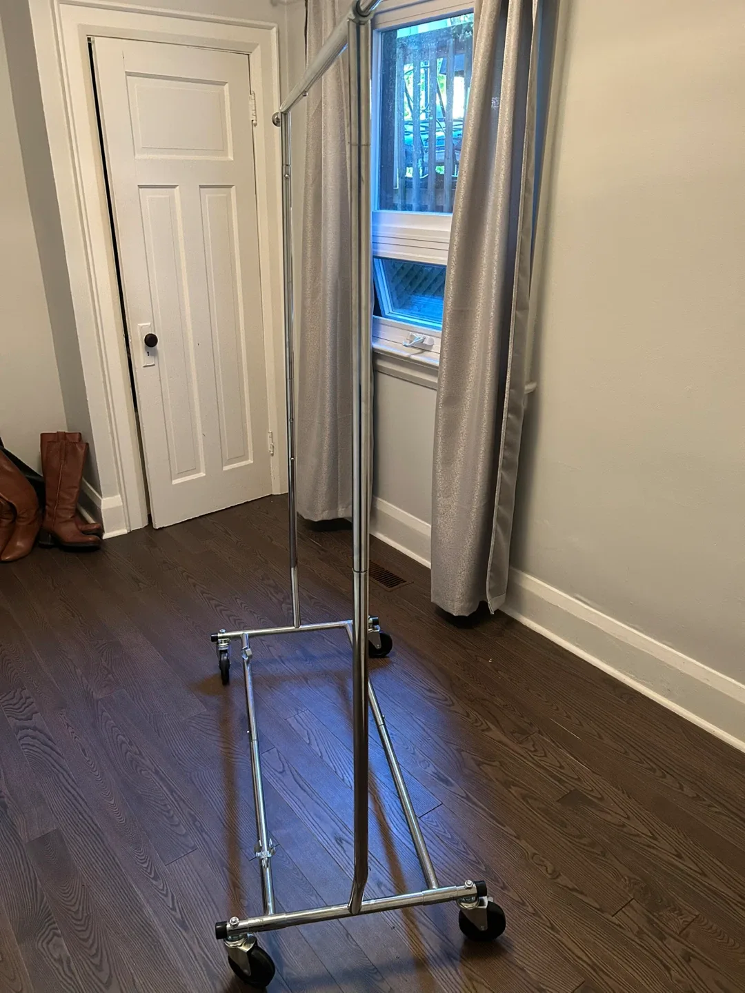 Adjustable Rolling Garment Rack image indicator(6)