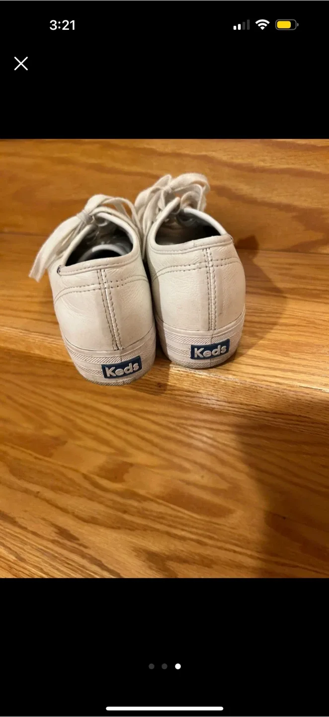 Keds Women's White Leather Sneakers Size 8.5 image indicator(2)