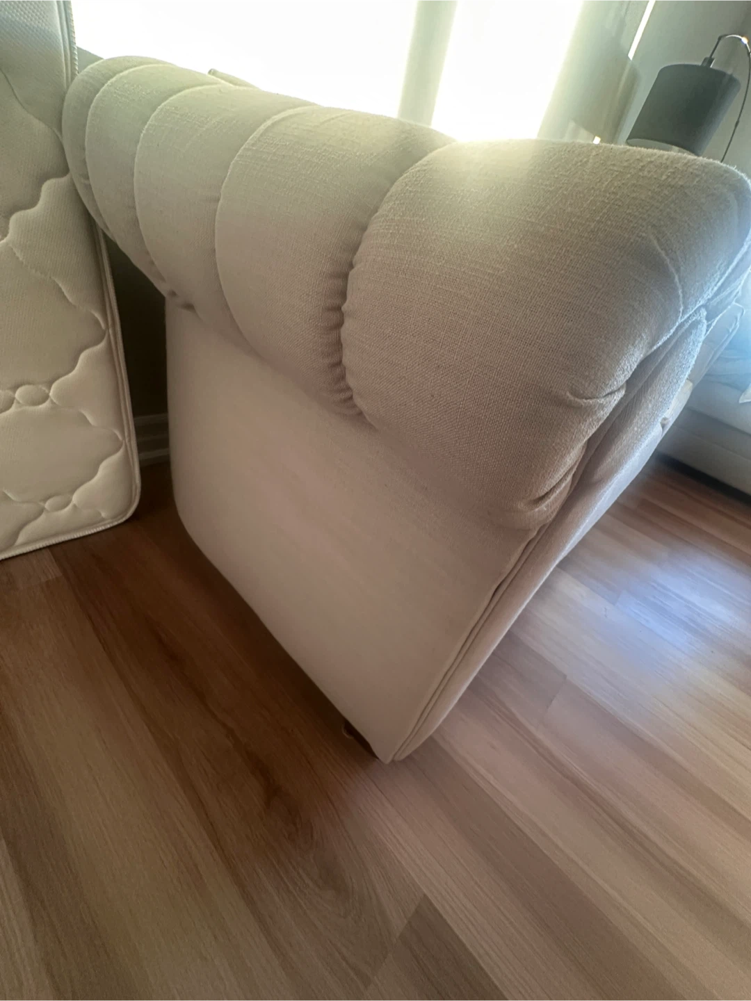 Cream Chesterfield Style Sofa - photo 3