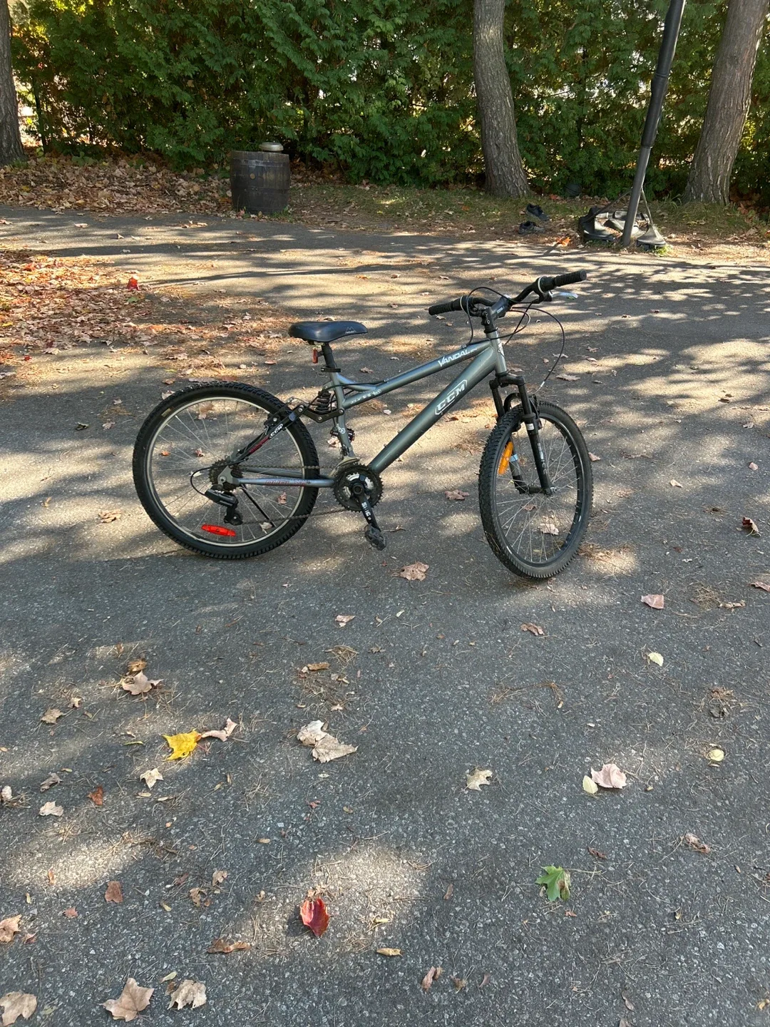 CCM Vandal 6.0 Mountain Bike image indicator(4)