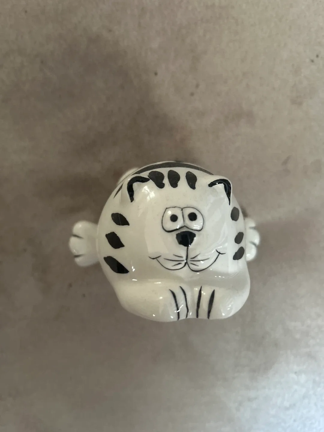 Cat Salt or Pepper Shaker image indicator(3)