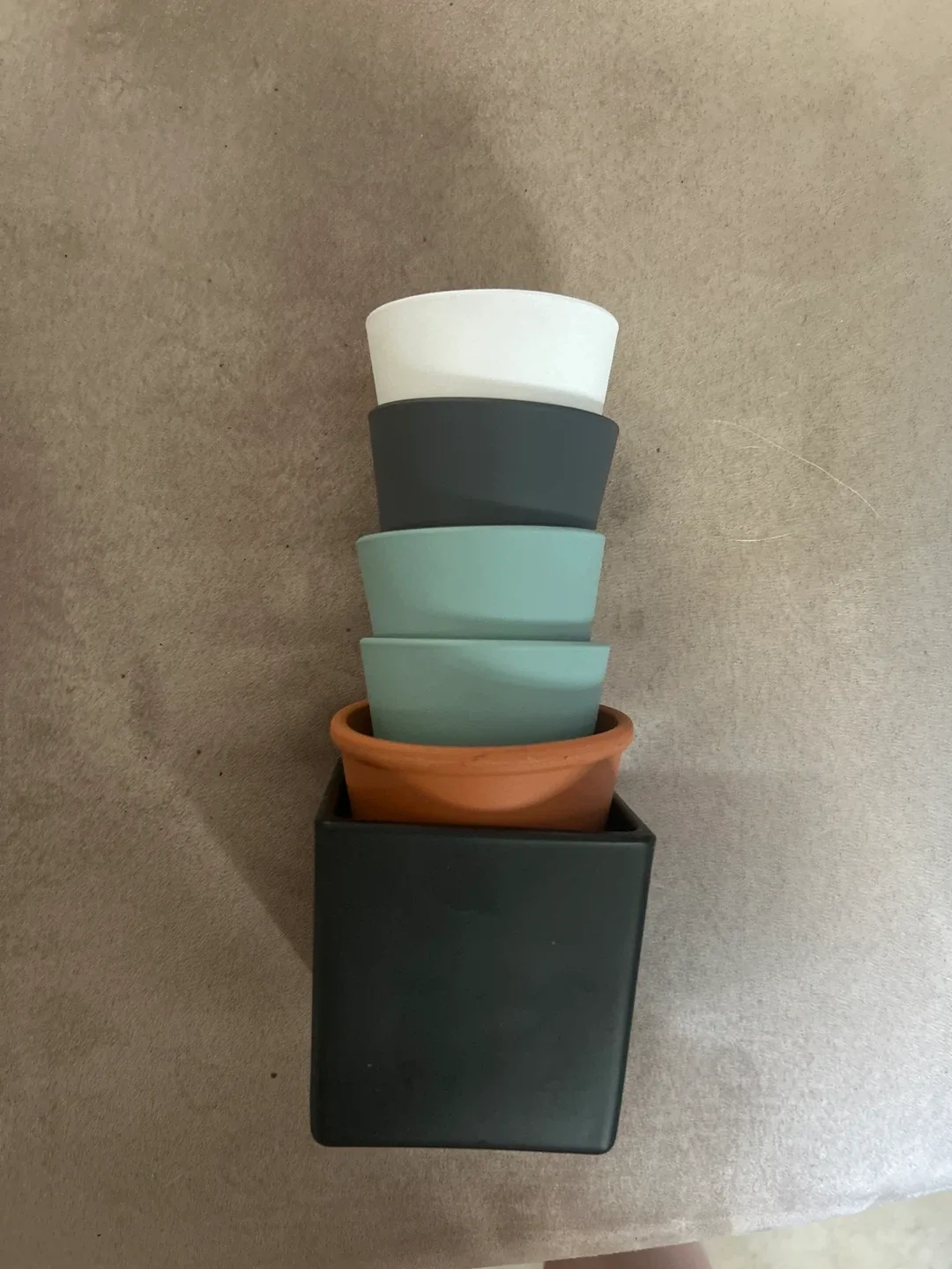 Various small planter pots thumbnail