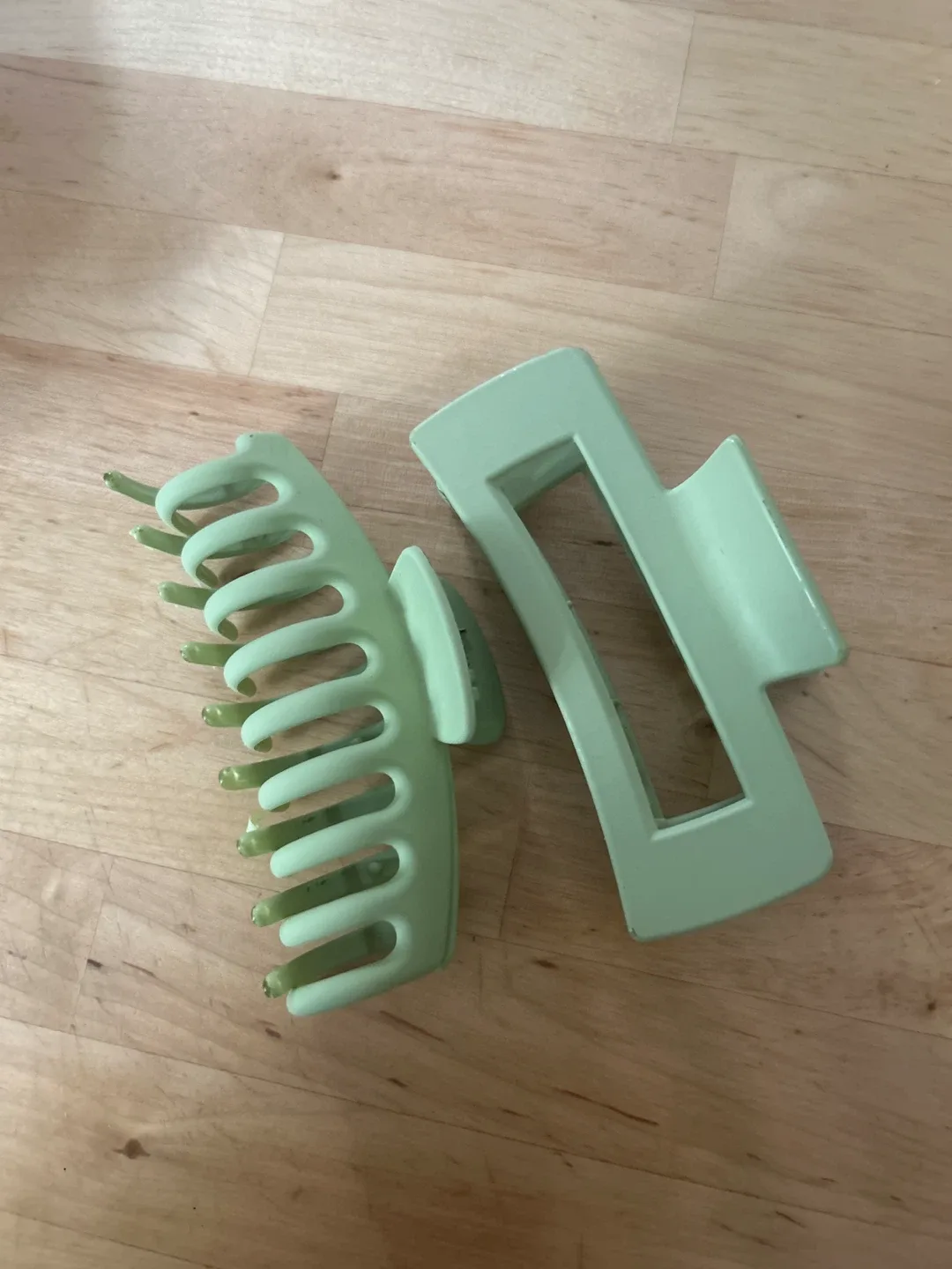 Light Green Hair Clips - Set of 2 thumbnail