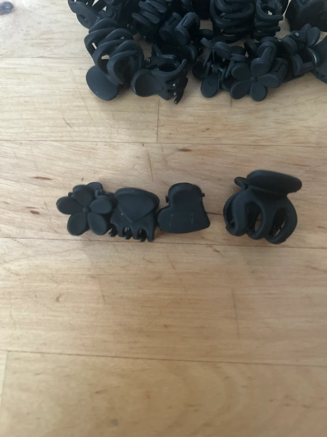 Black Mini Hair Claw Clips - New in Box! image indicator(2)