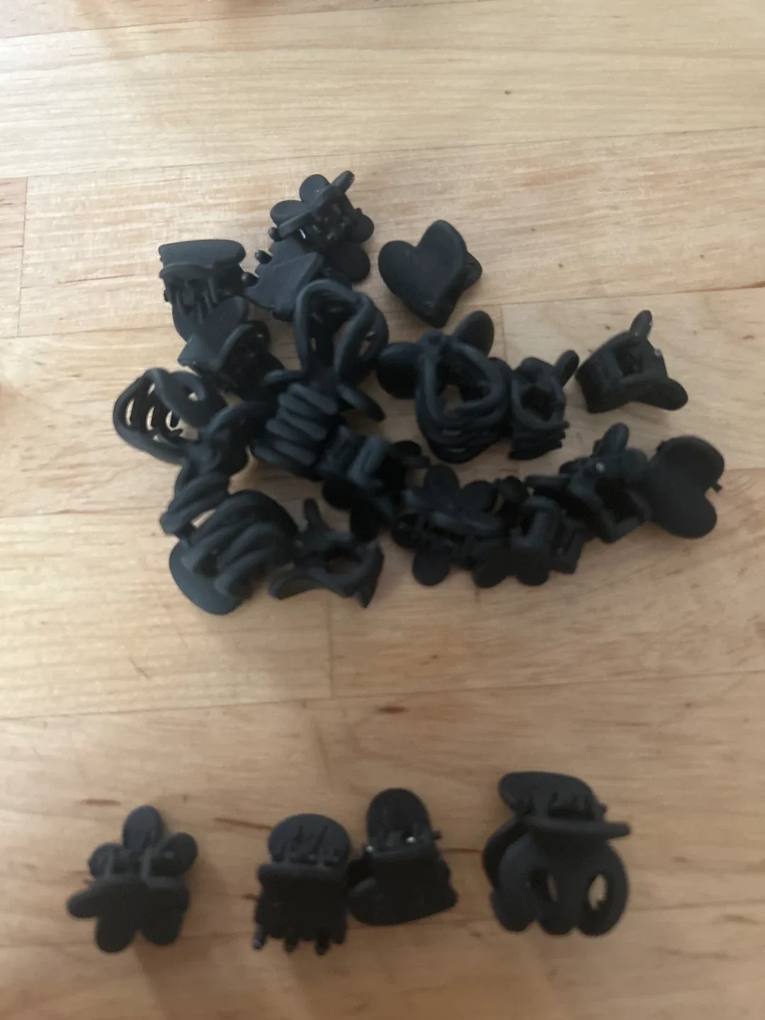 Black Mini Hair Claw Clips - New in Box! thumbnail