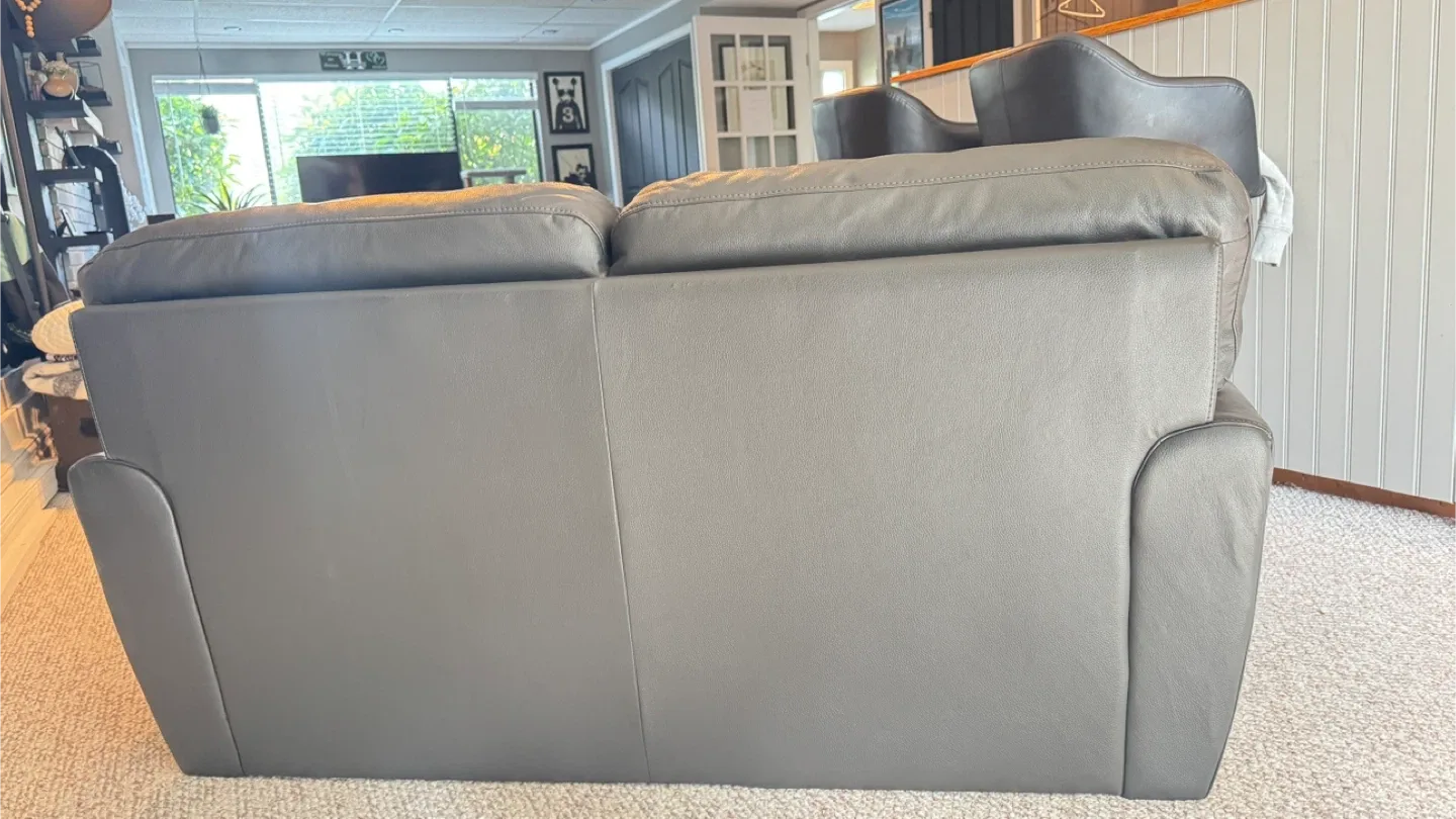 Genuine Leather Loveseat – Like New! image indicator(4)