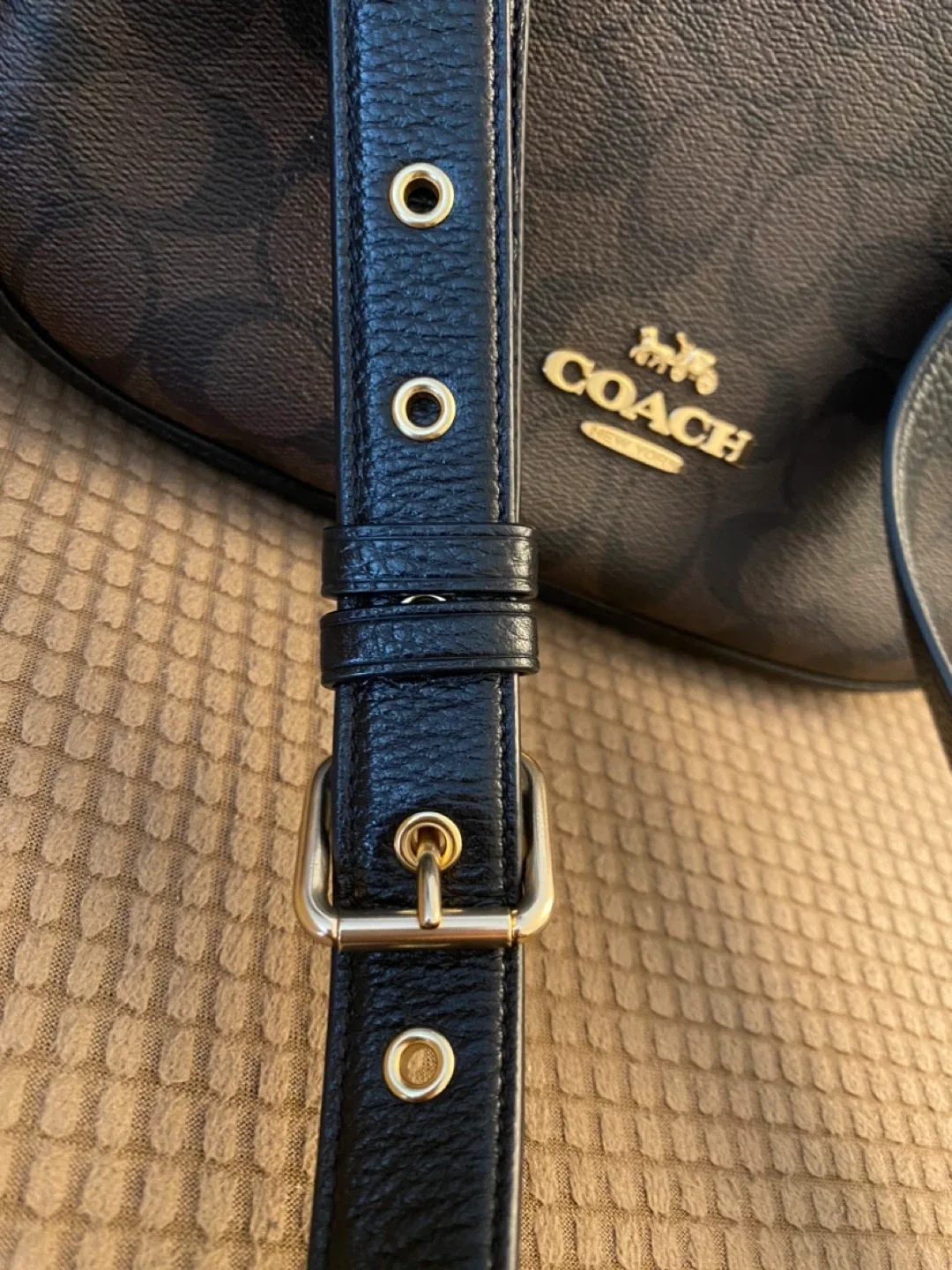 COACH Signature Bag image indicator(2)