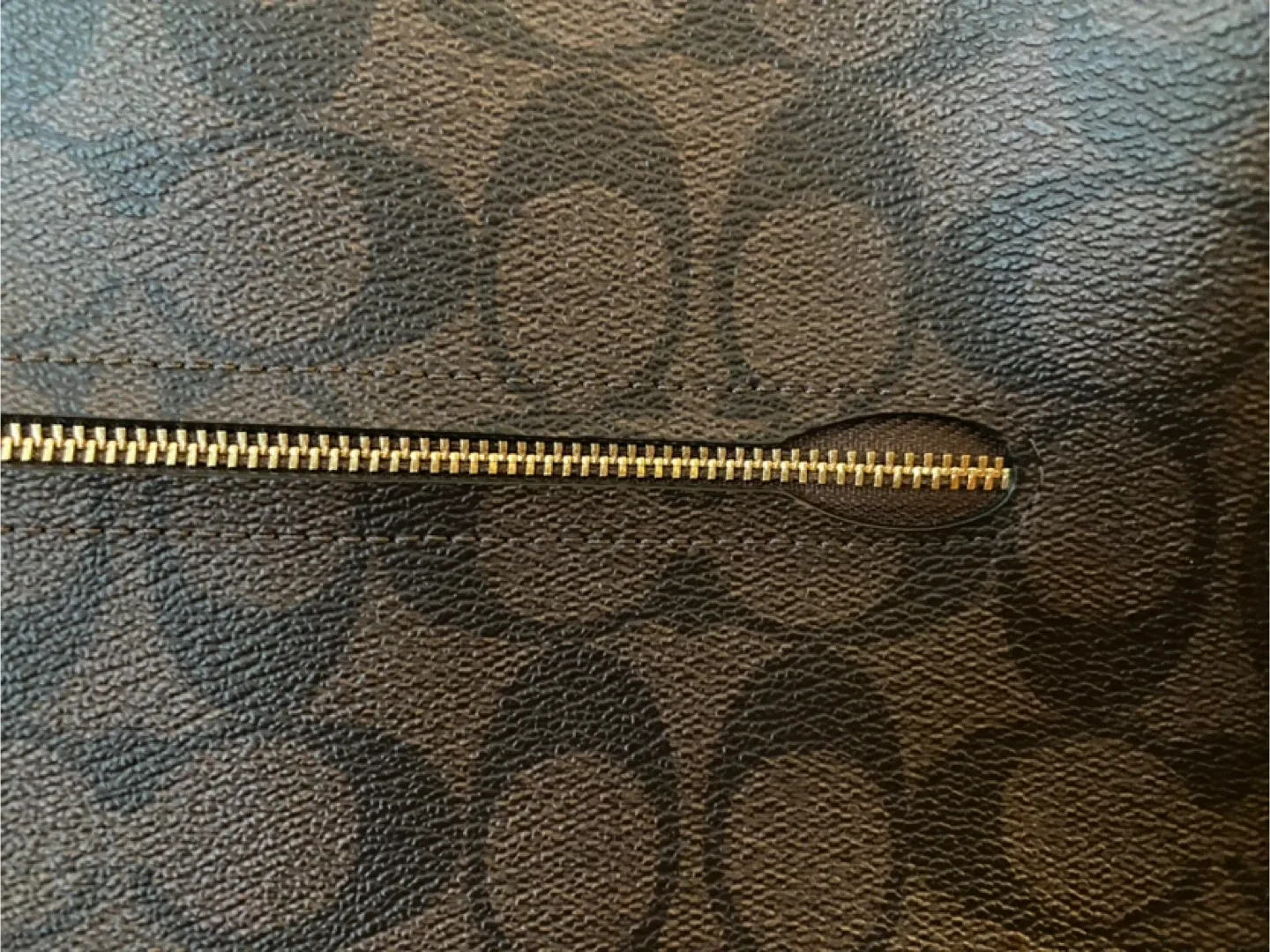 COACH Signature Bag image indicator(9)