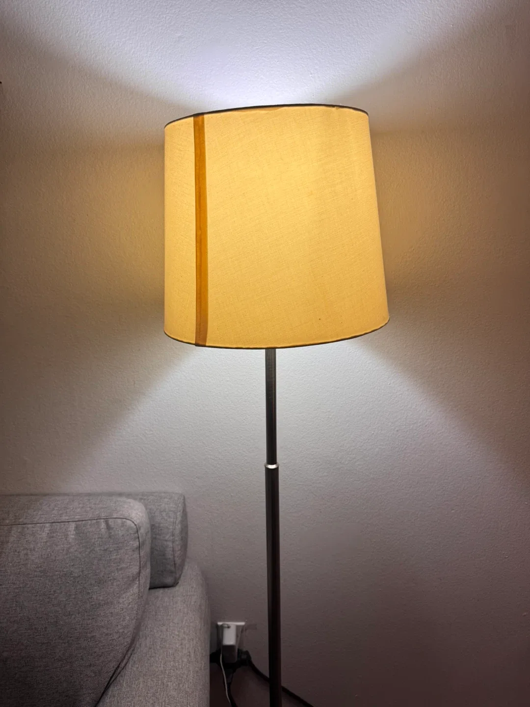 Floor Lamp - Great Condition image indicator(2)