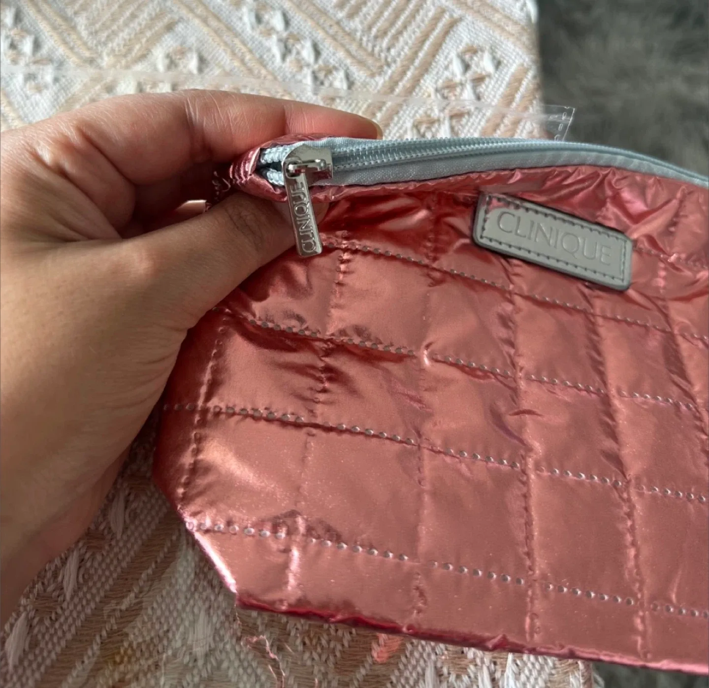 🧡 Clinique Makeup Bag - Pink Quilted Design image indicator(2)