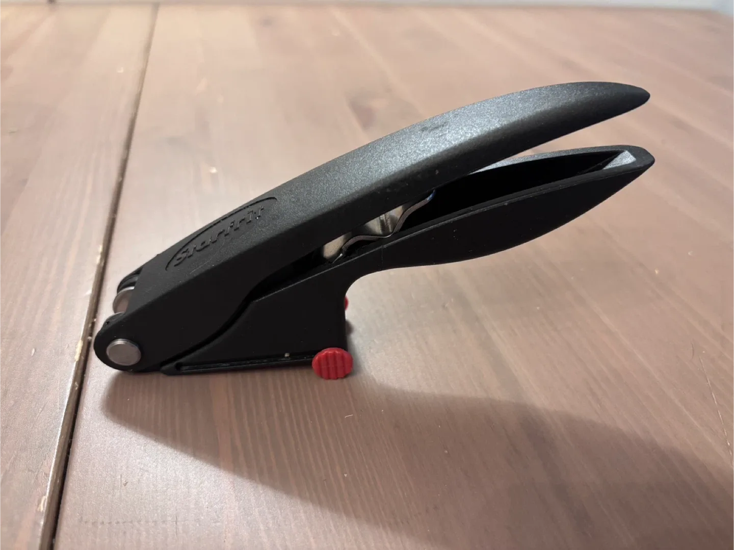 Starfrit Garlic Press image indicator(3)