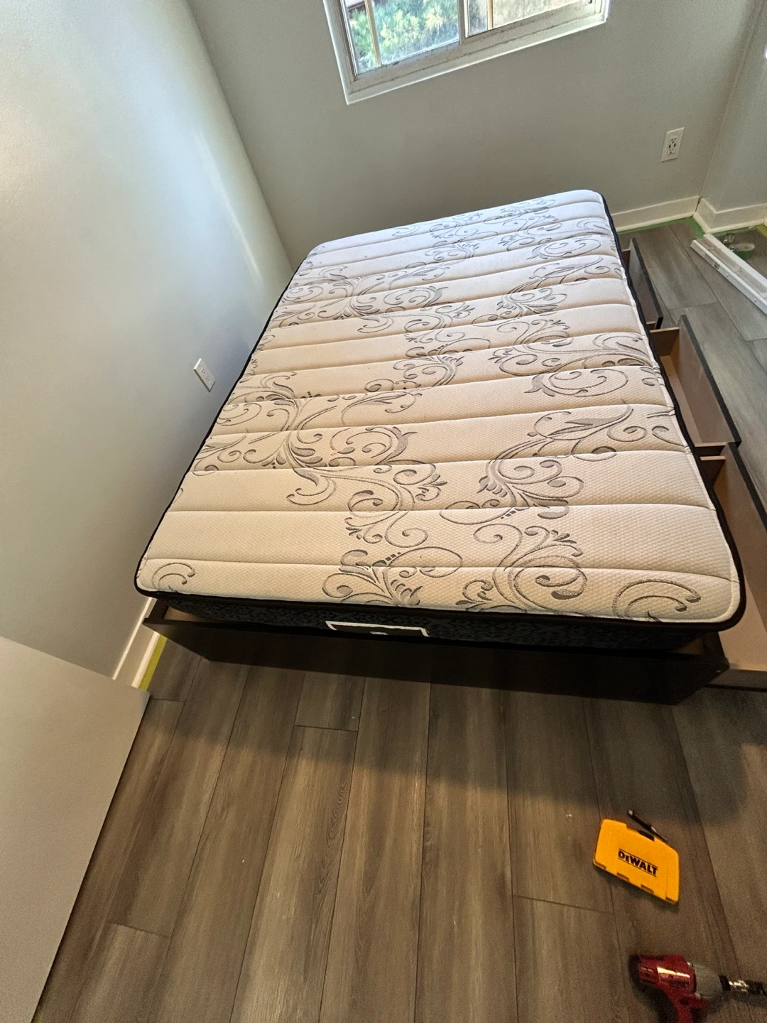 Queen Size Mattress and Bed Frame with Drawers - photo 3