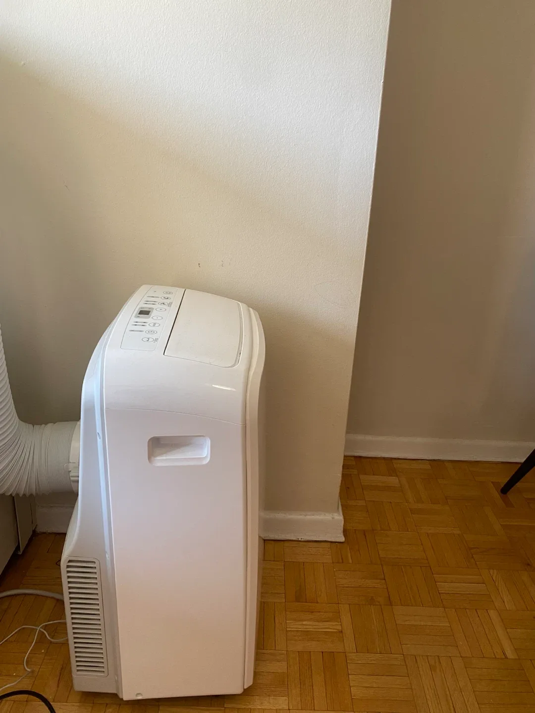 Midea Portable Air Conditioner - White image indicator(2)