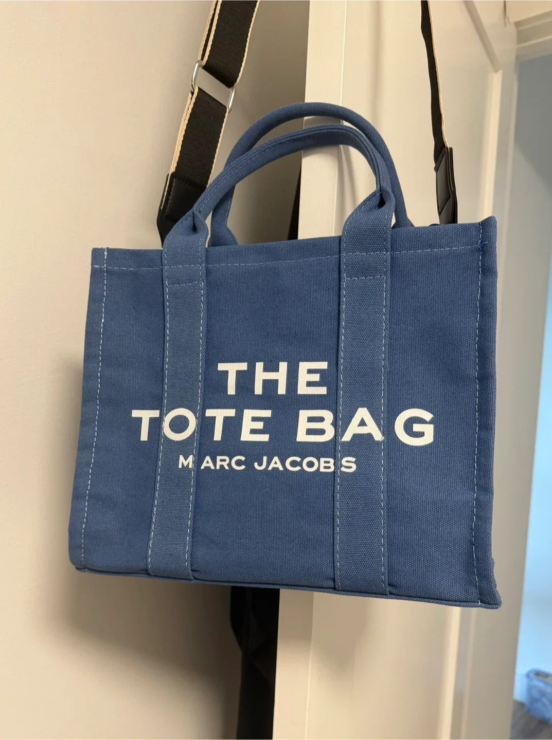The Tote Bag Blue image indicator(2)