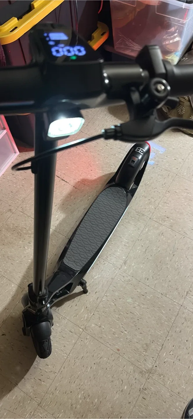 Bugatti Electric Scooter - Black image indicator(4)