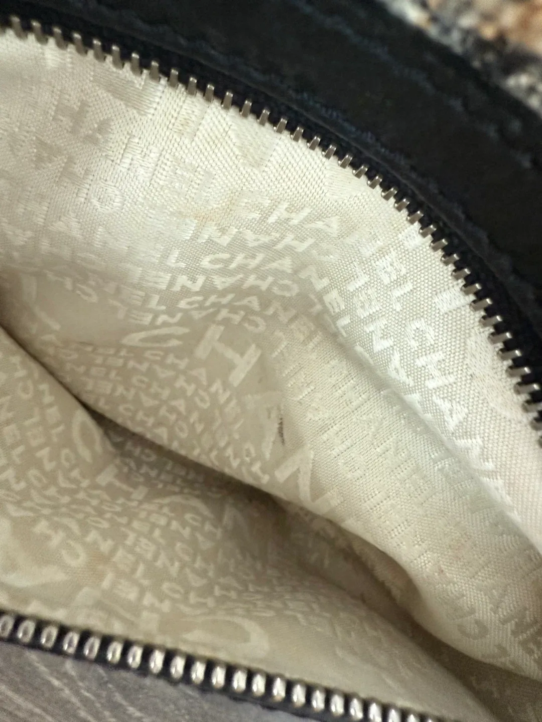 Chanel Black & Beige Tweed Handbag image indicator(5)