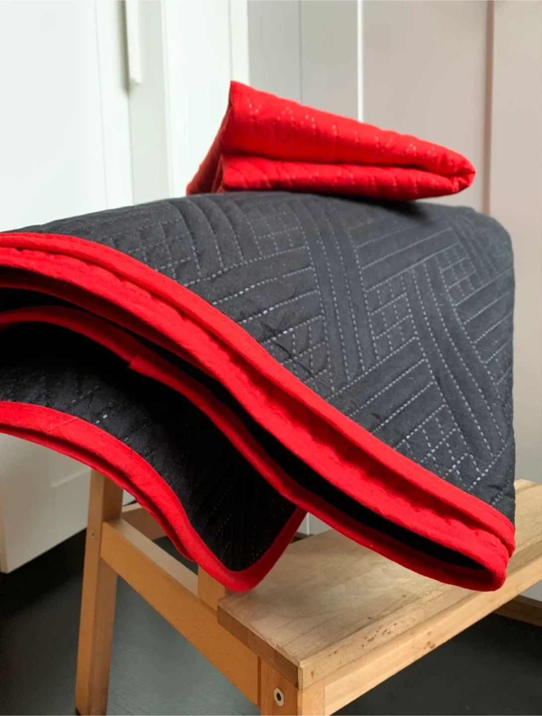 2pc Reversible Twin Quilt Set image indicator(6)