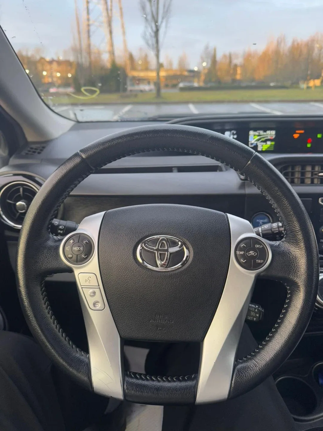 2016 Toyota Prius c image indicator(6)