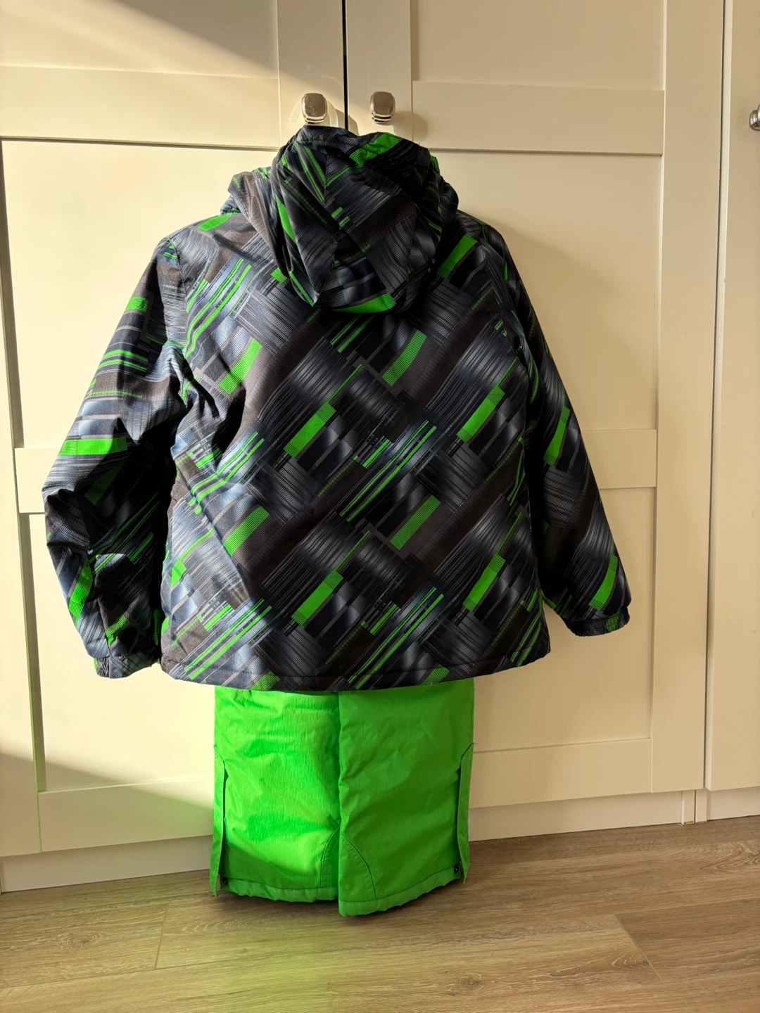 Mountain Warehouse Kids Snow/Ski Jacket and Pant set - 9-10 yrs - photo 2