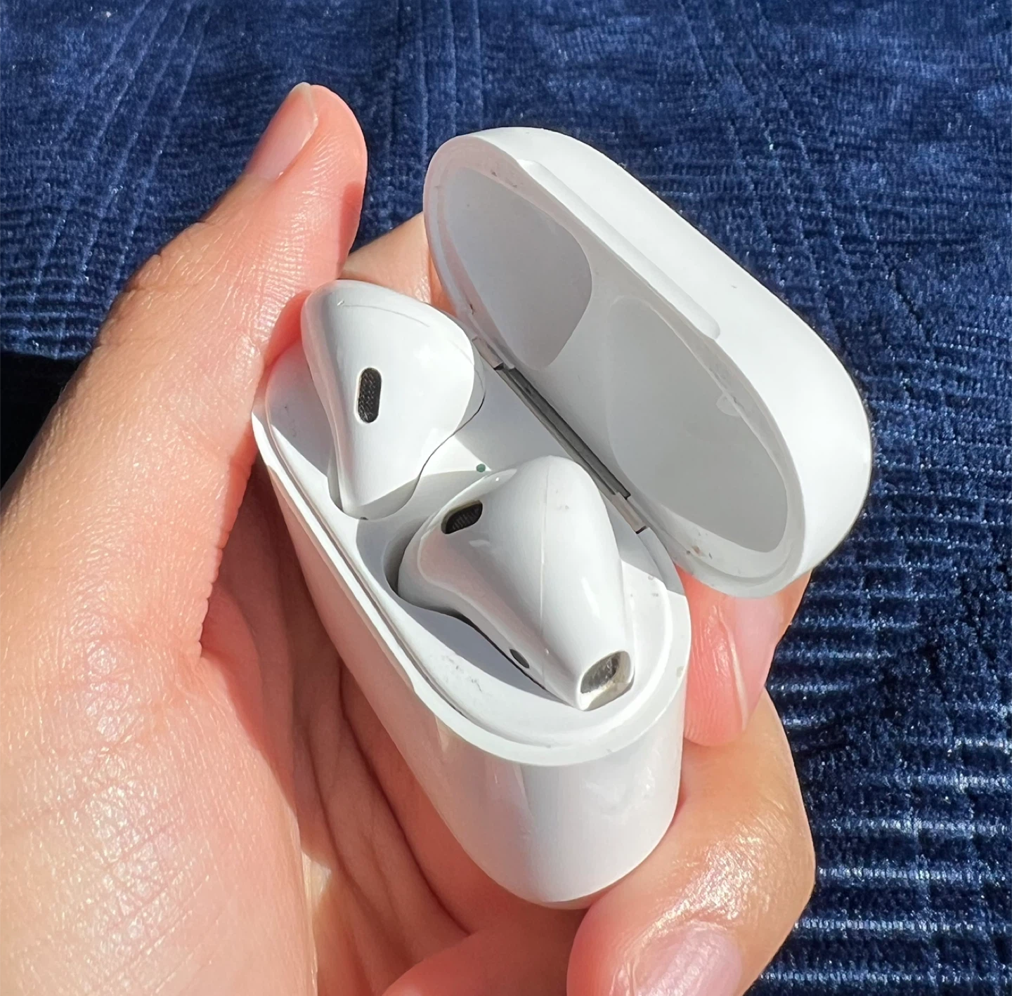 Apple AirPods 2nd Generation White - photo 2