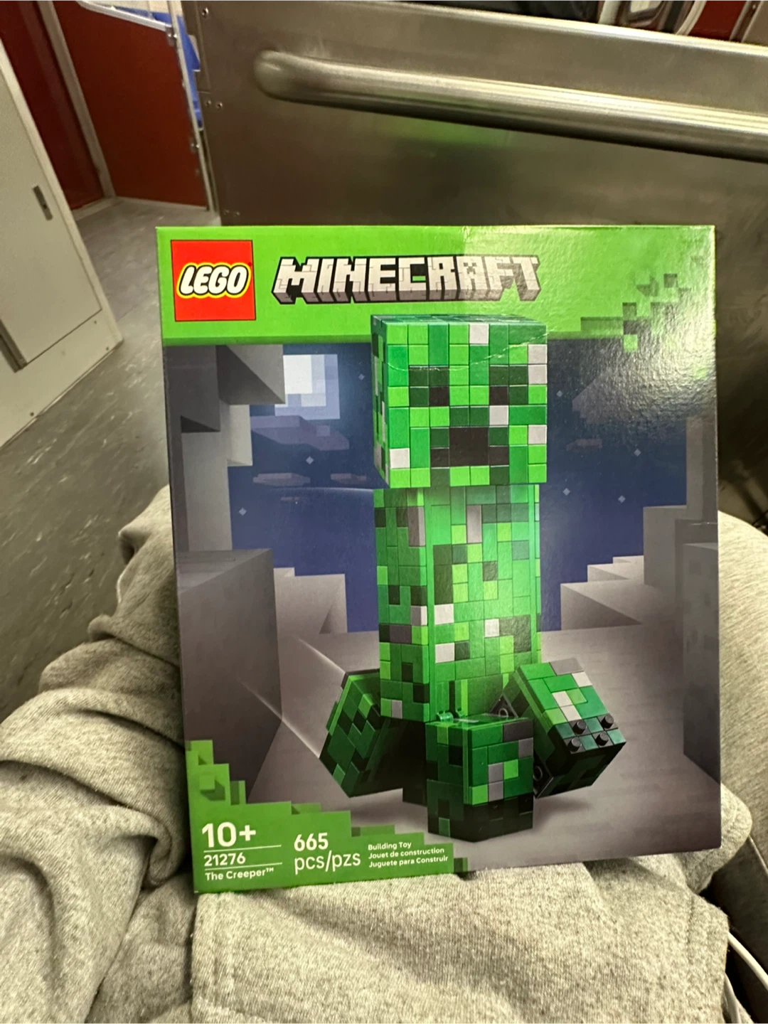 New LEGO Minecraft The Creeper 21276 (665 Pieces)